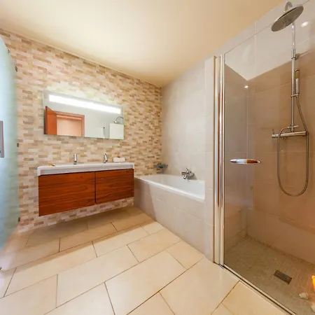 Villa In Carvoeiro Near Sea Beach كارفويرو