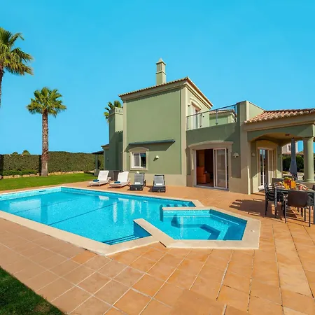 Villa In Carvoeiro Near Sea Beach فيلة