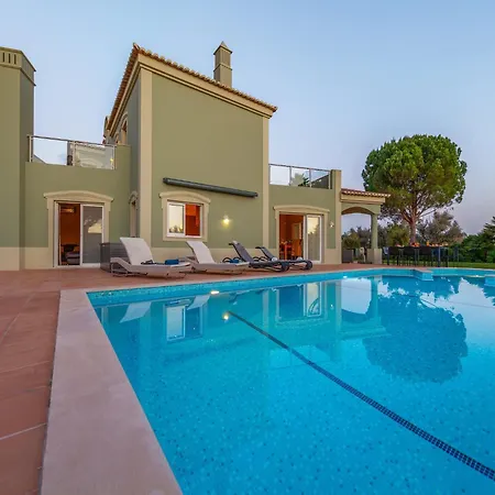 Villa In Carvoeiro Near Sea Beach فيلة *