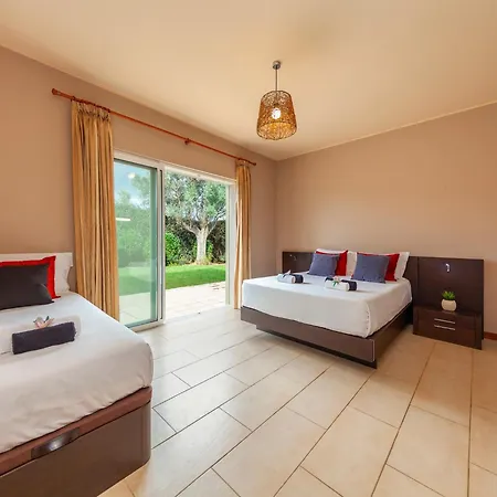 Villa In Carvoeiro Near Sea Beach فيلة كارفويرو