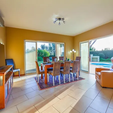 Villa Charm And Comfort With Pool